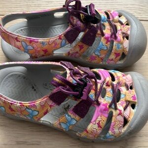 Girls Keen sandals size 11 athletic water great condition